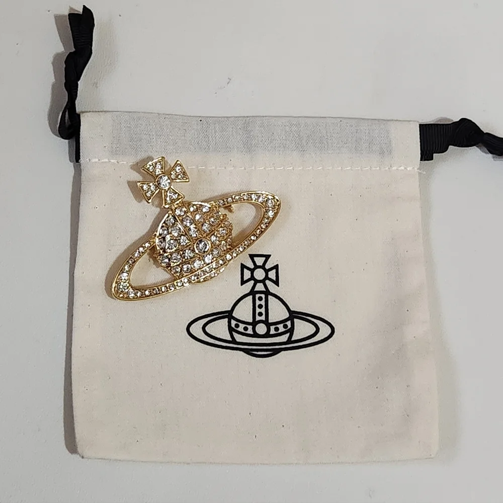 Vivienne Westwood Bas Relief Gold Brooch Brand New - Picture 2 of 10